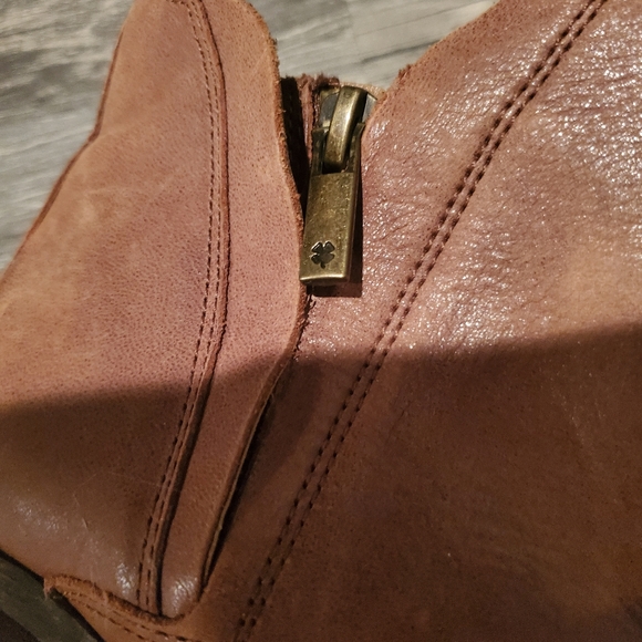 Lucky brand tan color leather boots size 7 women's very comfortable - Picture 2 of 5